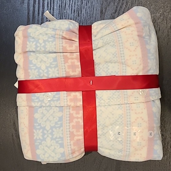 Character Club ready to gift 2 peice fleece pastel Pajamas - Picture 6 of 7